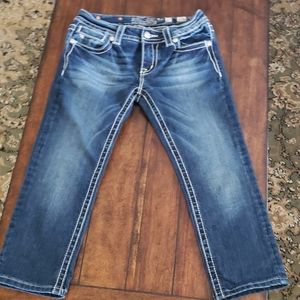 Signature cuffed capris